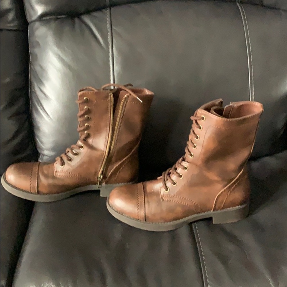 boots - Picture 2 of 4